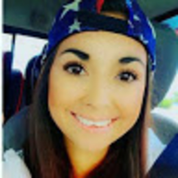 Meet your Posher, Erika - Picture 1 of 1